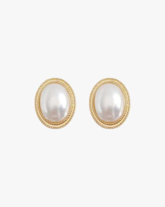 Radiance Oval Pearl Studs - Veldorm